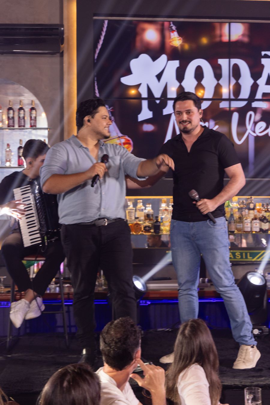 Zé Vitor e Marcelo em apresentação ao vivo